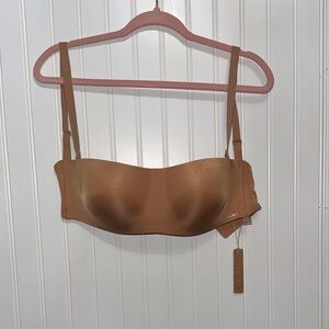 SKIMS WIRELESS STRAPLESS Bra